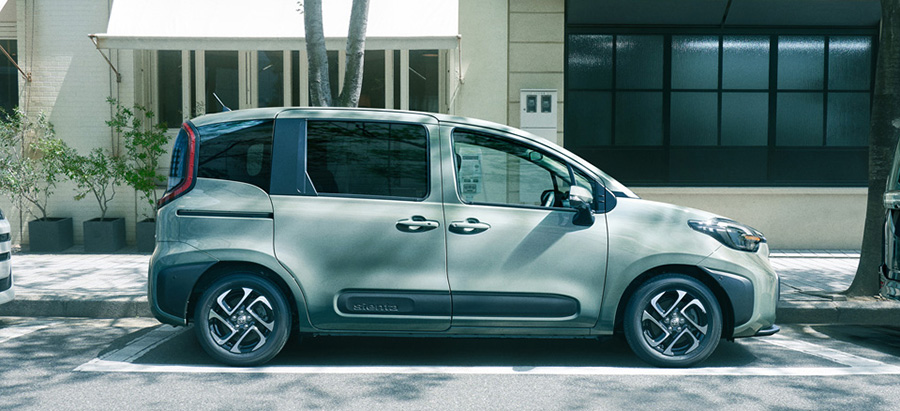 Sienta Z 7-seater 2WD hybrid model; Model with options shown