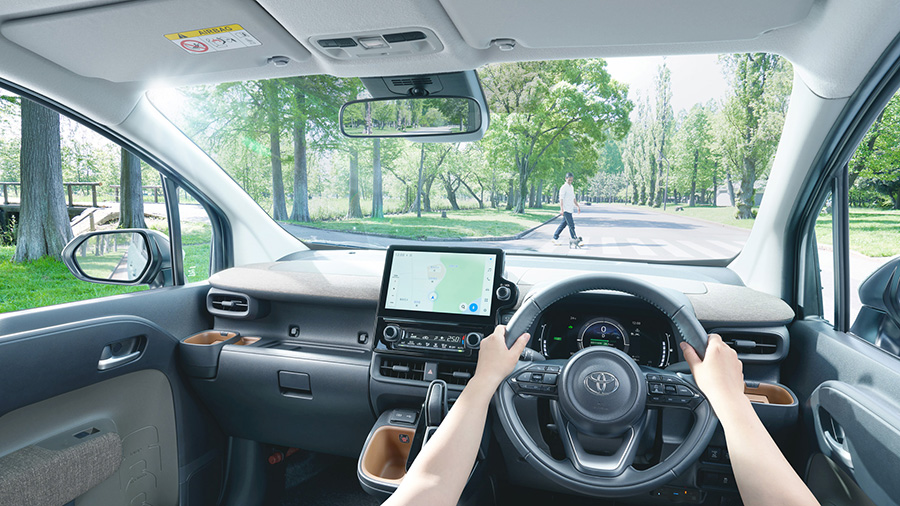 Sienta Z 7-seater 2WD hybrid model; Interior color: Khaki; Model with options shown