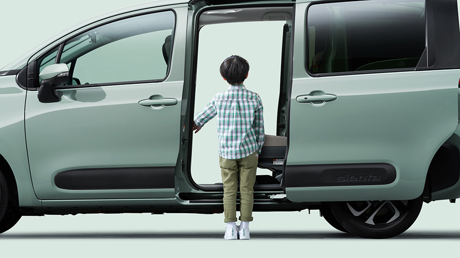 Sienta Z 7-seater 2WD hybrid model; Model with options shown