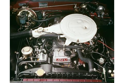 Crown 4-Door Pillared Hardtop 2600 Super Saloon (4M-U engine room)