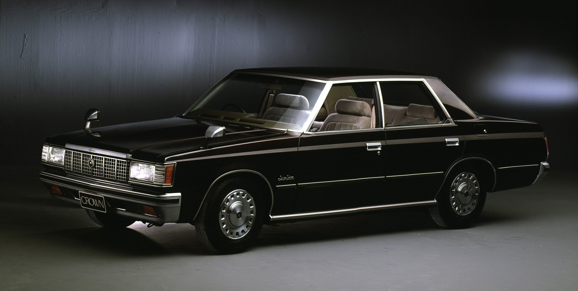 Crown Sedan 2800 Royal Saloon