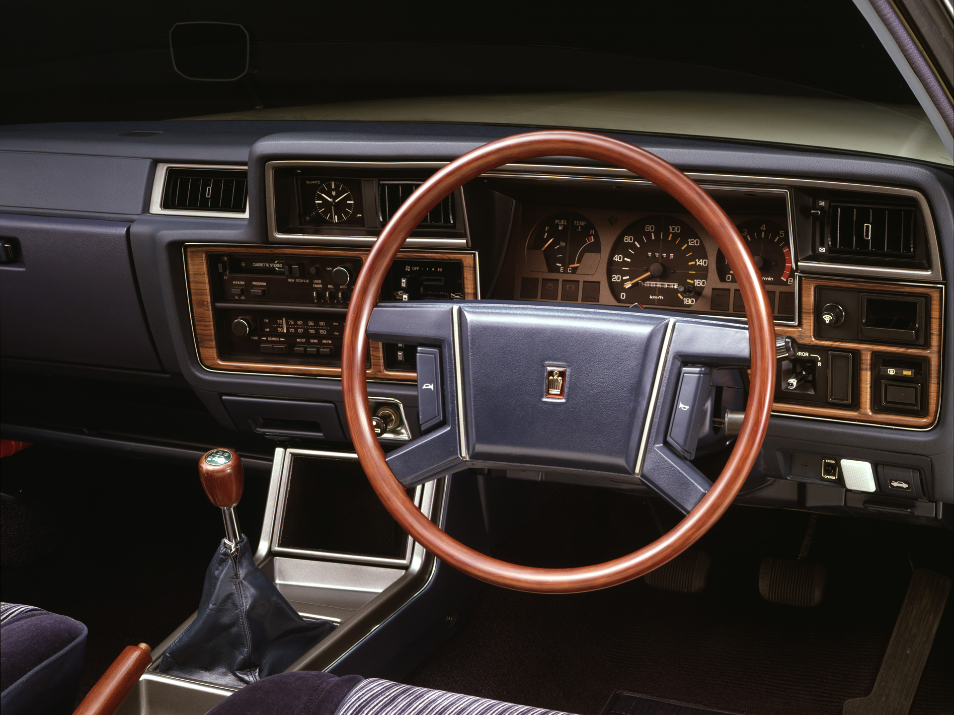 Crown 4-Door Hardtop 2000 Super Saloon