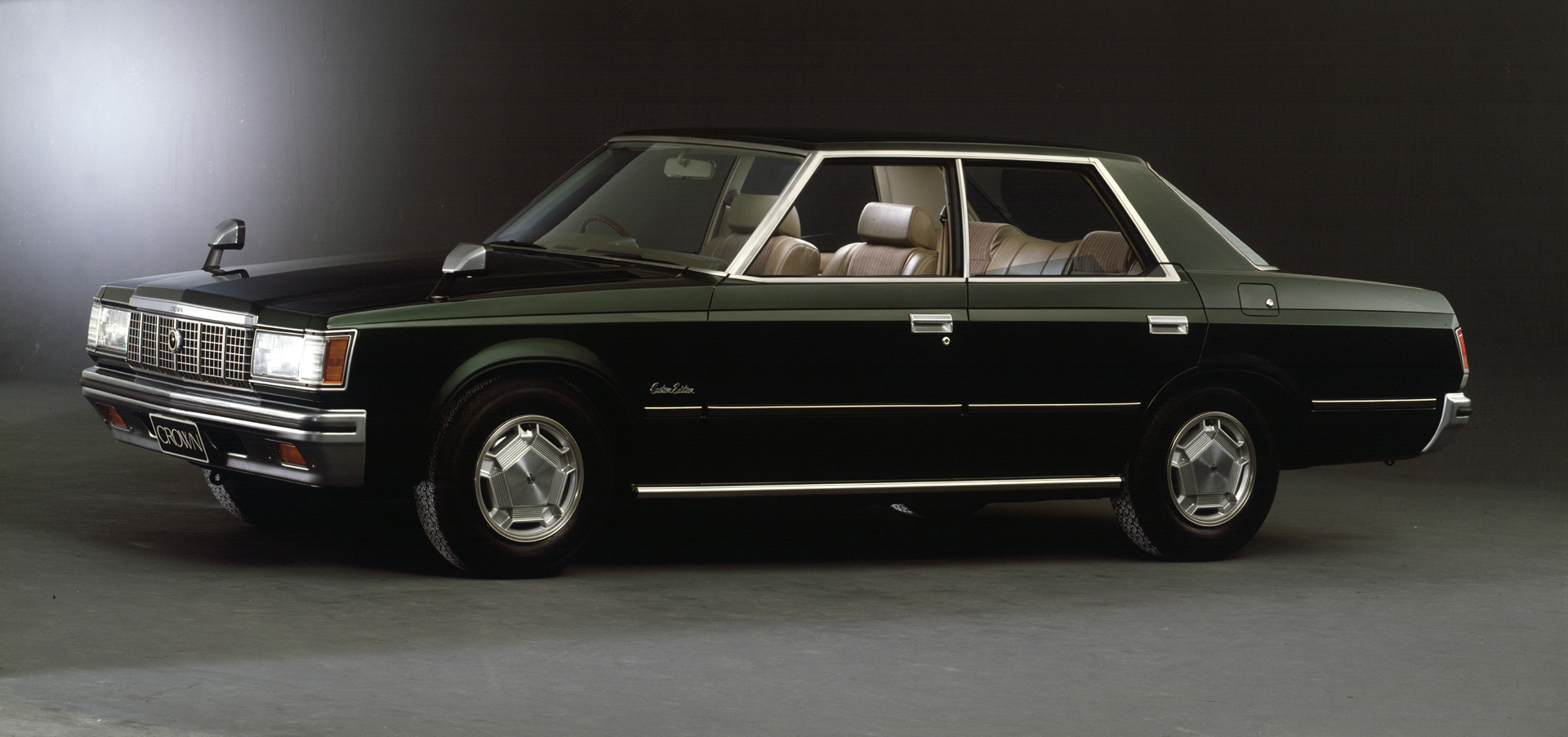 Crown 4-Door Hardtop 2000 Custom Edition
