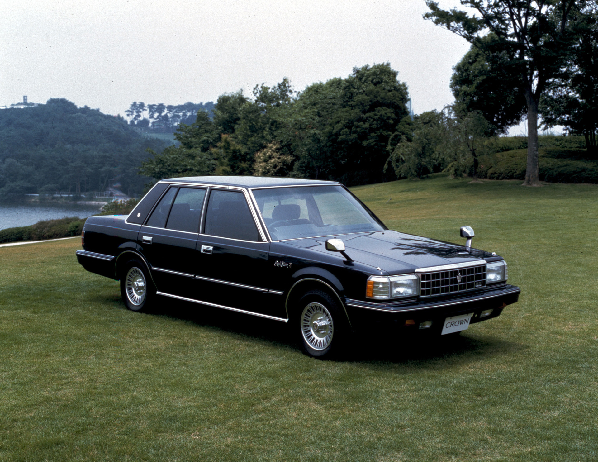 Crown Sedan 2800 Royal Saloon G