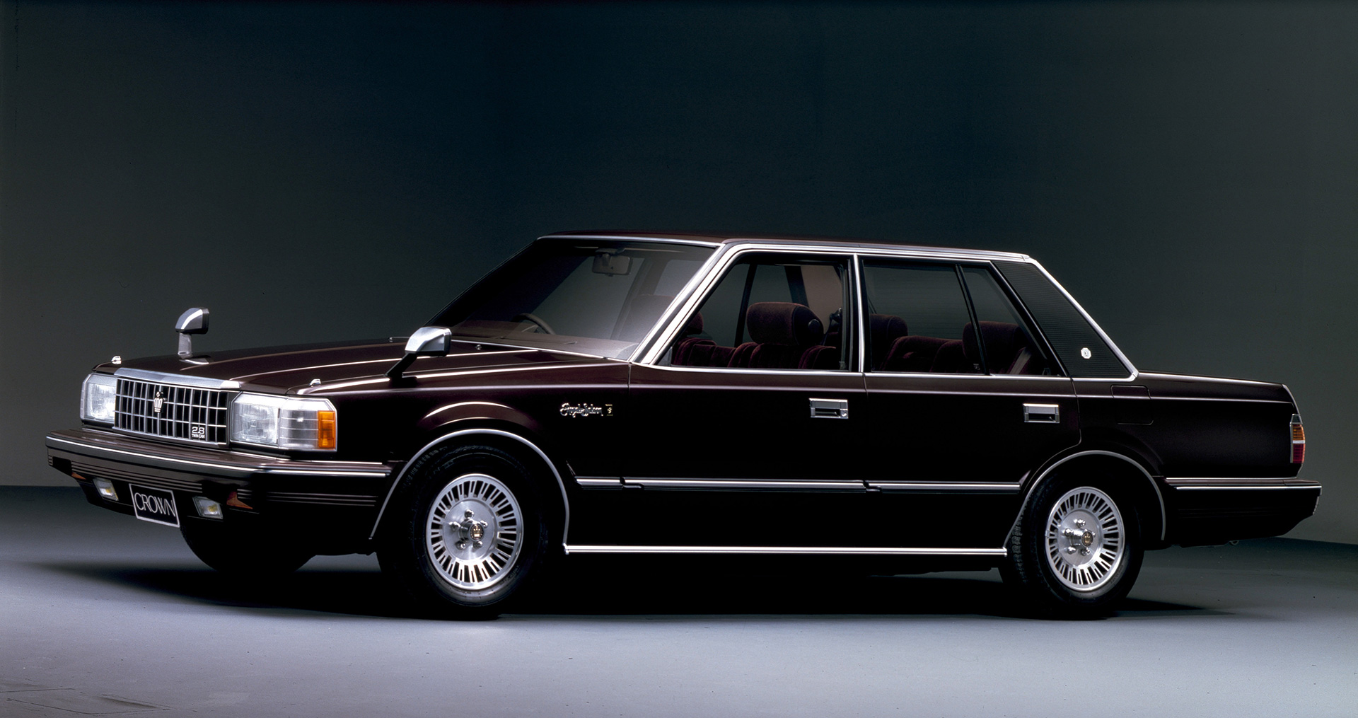 Crown Sedan 2800 Royal Saloon G