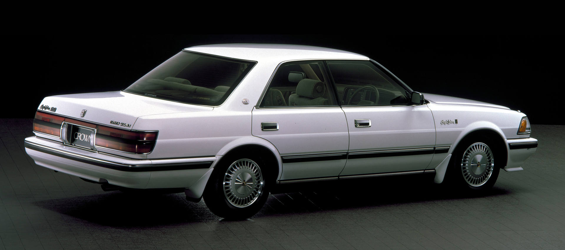 Crown 3.0 Royal Saloon G