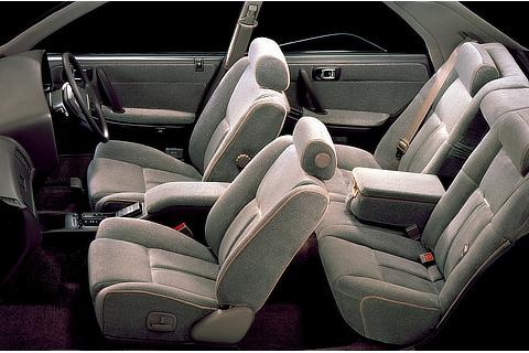 Crown 3.0 Royal Saloon G