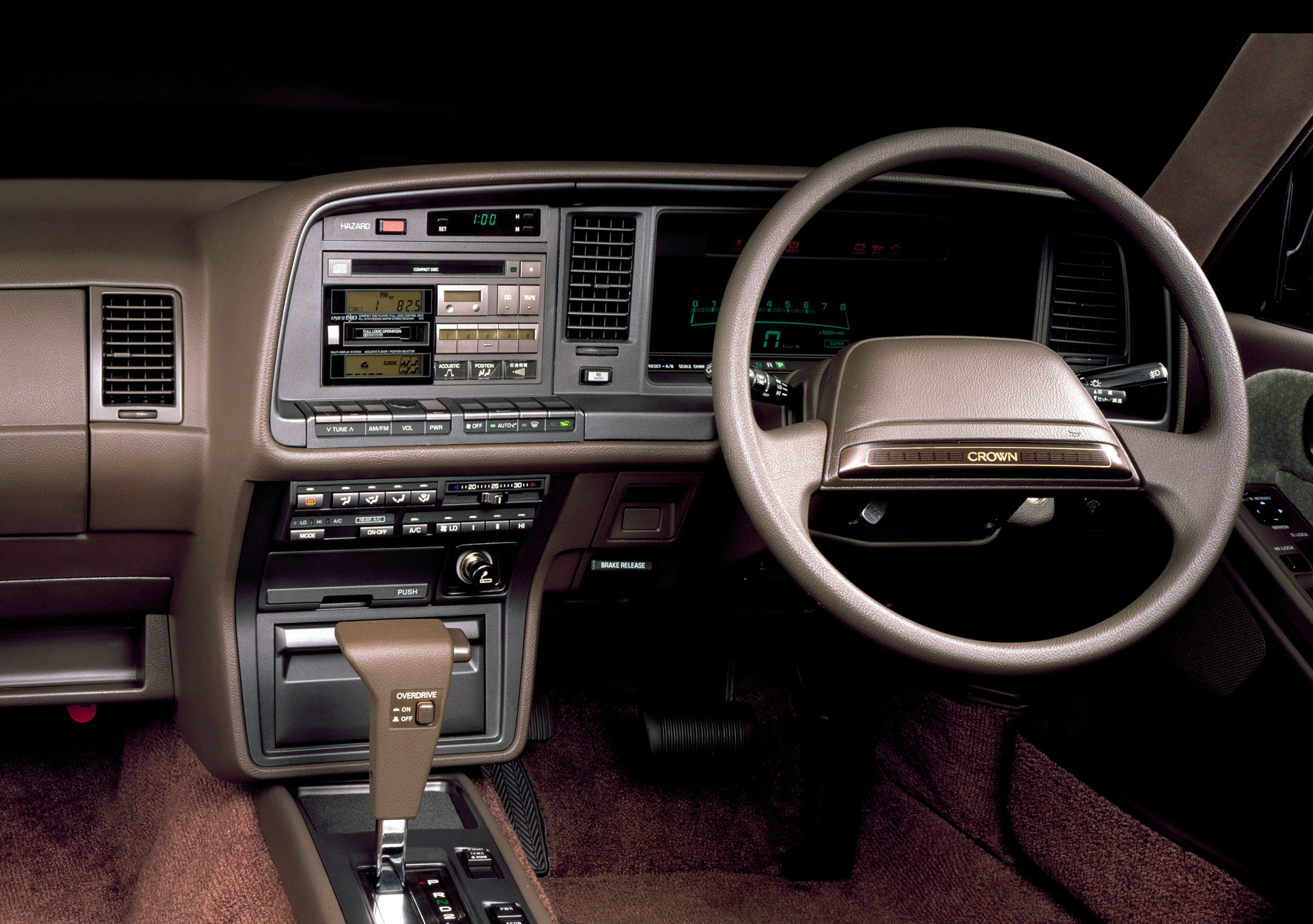 Crown 2.0 Royal Saloon