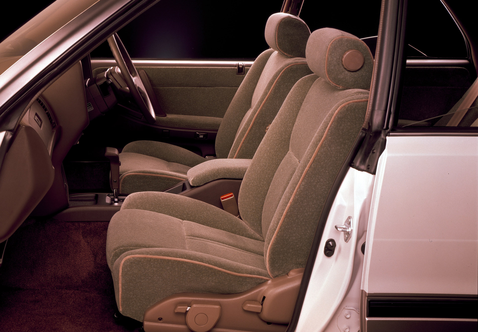 Crown 2.0 Royal Saloon