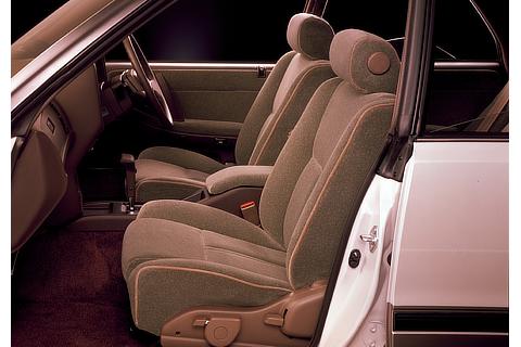 Crown 2.0 Royal Saloon
