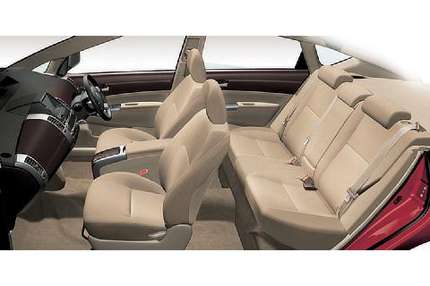 Prius S / S "Touring Selection"