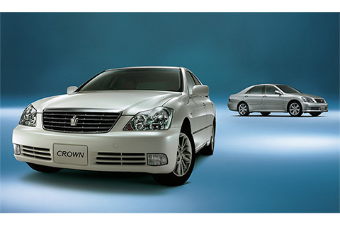 Left: Crown 3.0 Athlete / Right: Crown 3.0 Royal Saloon