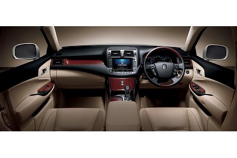 Crown 3.0 Royal Saloon G