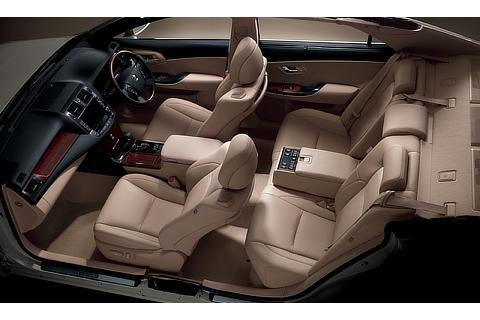 Crown 3.0 Royal Saloon G