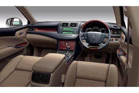 Crown 3.0/2.5 Royal Saloon