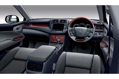 Crown 2.5 Royal Saloon
