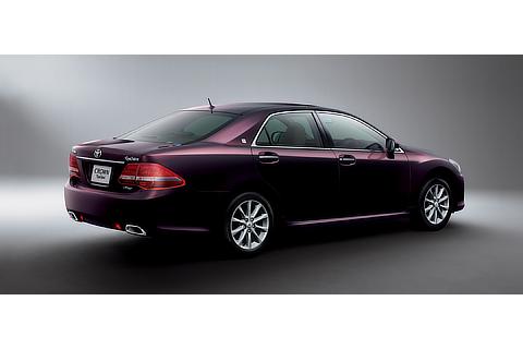 Crown 3.0/2.5 Royal Saloon i-Four