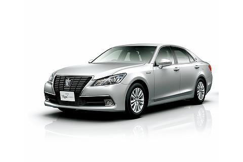 Crown Hybrid Royal Saloon G