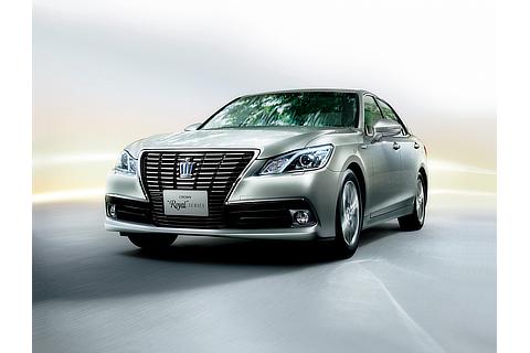 Crown Hybrid Royal Saloon G