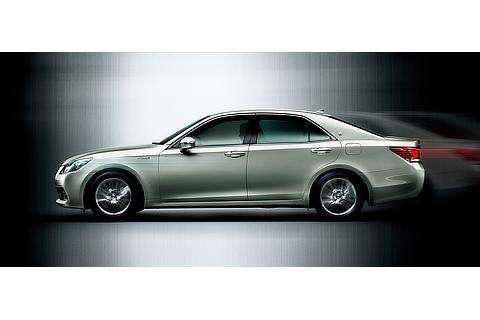 Crown Hybrid Royal Saloon G