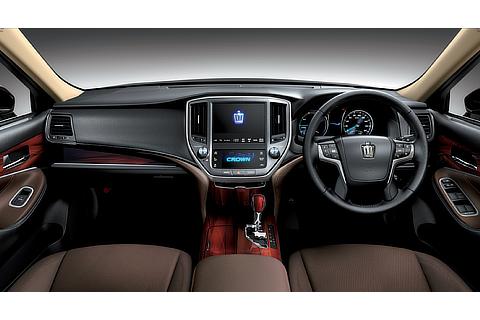 Crown Hybrid Royal Saloon G