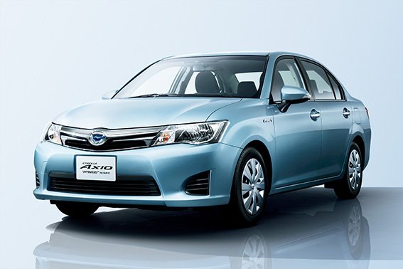 TMC Launches Corolla Hybrids in Japan