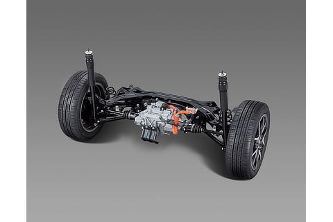 Double wishbone rear suspension & E-four motor