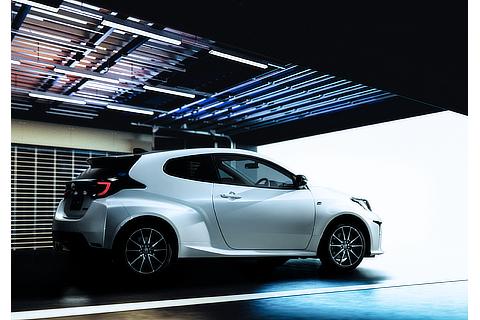 RC (Platinum White Pearl Mica)