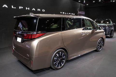 Alphard Executive Lounge (2.5-liter HEV, E-Four)