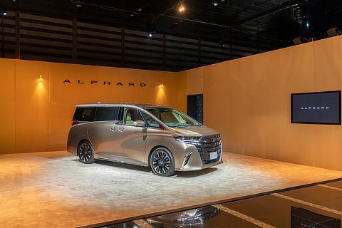 Alphard Executive Lounge (2.5-liter HEV, E-Four)