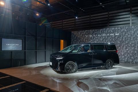 Vellfire Z Premier (2.4-liter Turbo, FF)