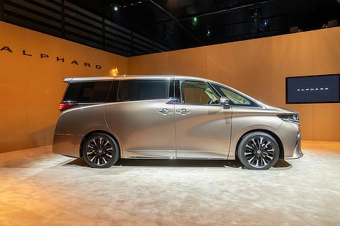 Alphard Executive Lounge (2.5-liter HEV, E-Four)