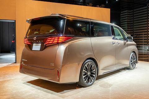 Alphard Executive Lounge (2.5-liter HEV, E-Four)