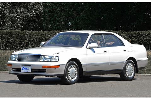 TOYOTA Crown (1992)