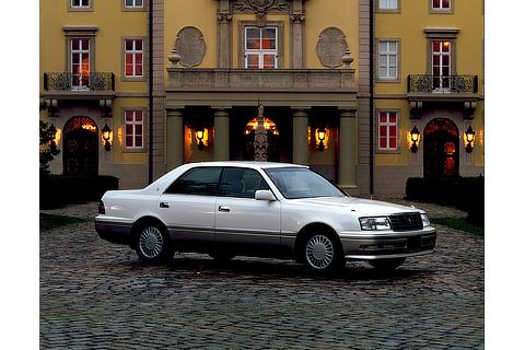 1995 Crown (10th generation)