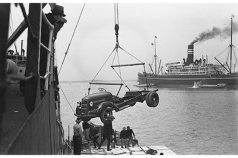 Loading of initial vehicles for export (1936)