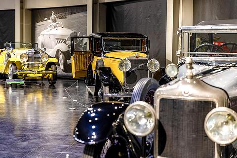 Zone 04: A Pageant of Luxurious Saloons