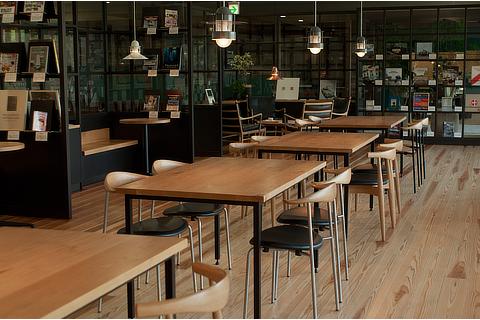 Museum Café: CARS & BOOKS