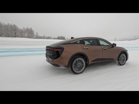 Crown CROSSOVER-snow test ride-chasing