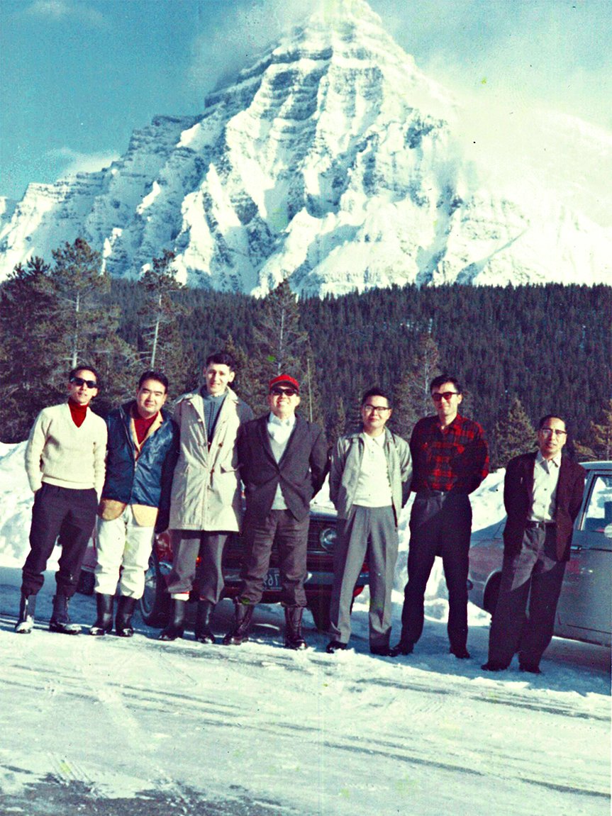Driving test around the Canadian Rockies during the severe winter (Mr. Sasaki is on the left end)
