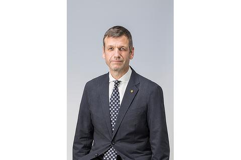 Simon Humphries, Member of the Board of Directors, Operating Officer